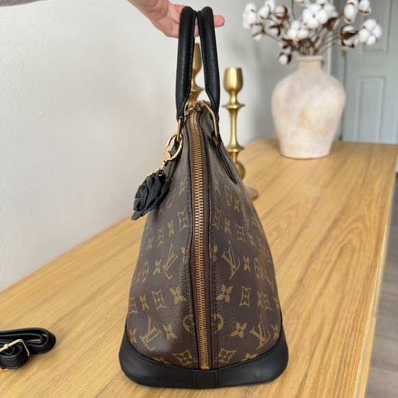 ✅AUTHENTIC✅LOUIS VUITTON ALMA PM - Picture 6 of 15